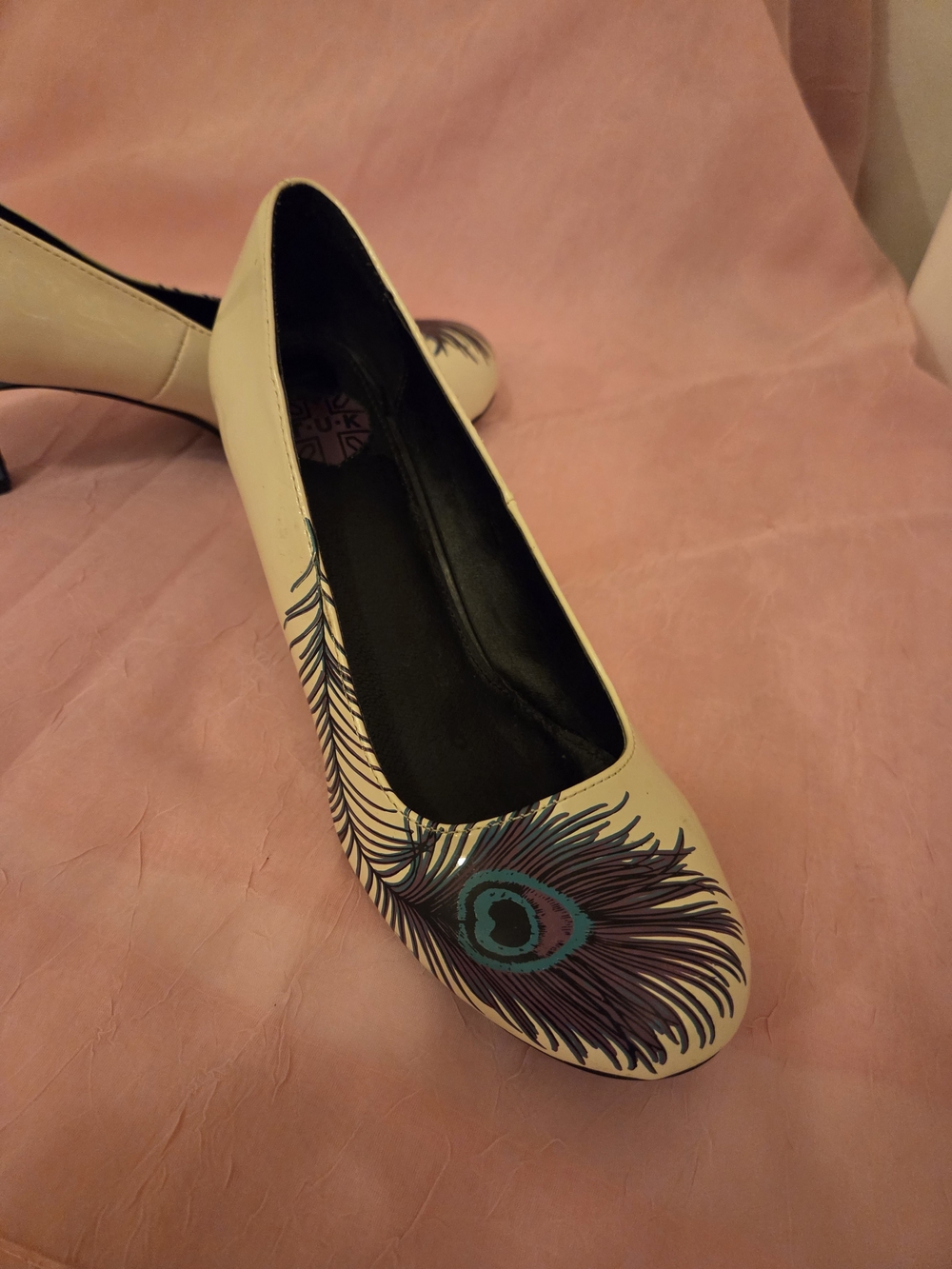 T.U.K Cream Pumps with Peacock Feather Design Vintage Women's Turquoise Heels - Picture 3 of 14